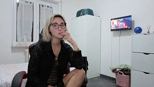 sexy blondie92 online show from October 2025 09:43:02 PM