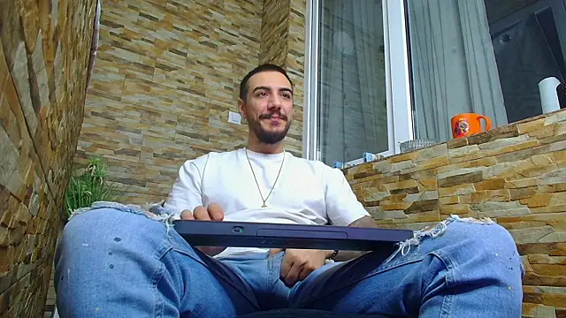 Snapshot of AndrewBanner chatting on January 2025 04:57:02 AM AndrewBanner online show from January 2025 04:57:02 AM