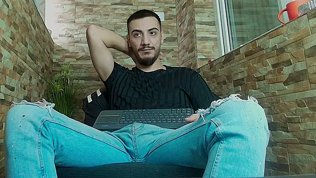 Snapshot of AndrewBanner chatting on January 2025 07:35:01 AM AndrewBanner online show from January 2025 07:35:01 AM
