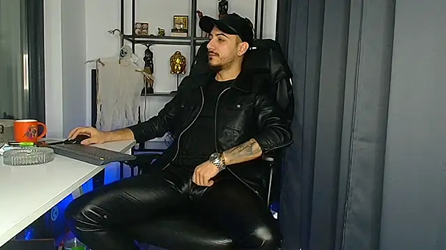 Snapshot of AndrewBanner chatting on February 2025 06:42:01 AM AndrewBanner online show from February 2025 06:42:01 AM