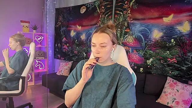 TiffanyBatson online show from February 2025 03:59:01 AM