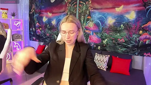 TiffanyBatson online show from March 2025 06:02:02 AM