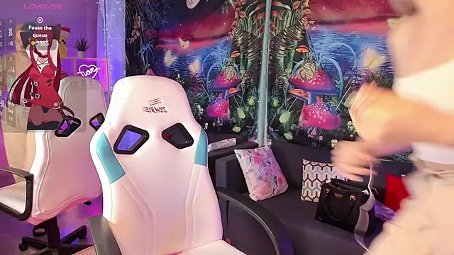 TiffanyBatson online show from March 2025 06:49:02 AM