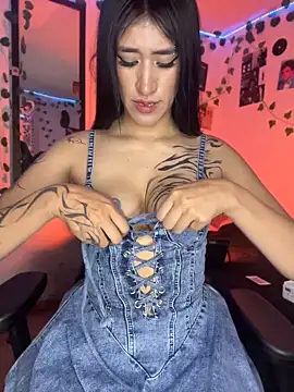 Snapshot of Ahri_Rousse chatting on April 2026 08:23:01 PM Ahri Rousse online show from April 2026 08:23:01 PM