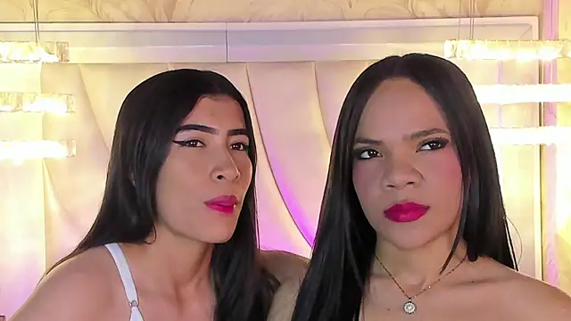Snapshot of siara_and_zoe chatting on June 2026 11:46:01 PM siara and zoe online show from June 2026 11:46:01 PM