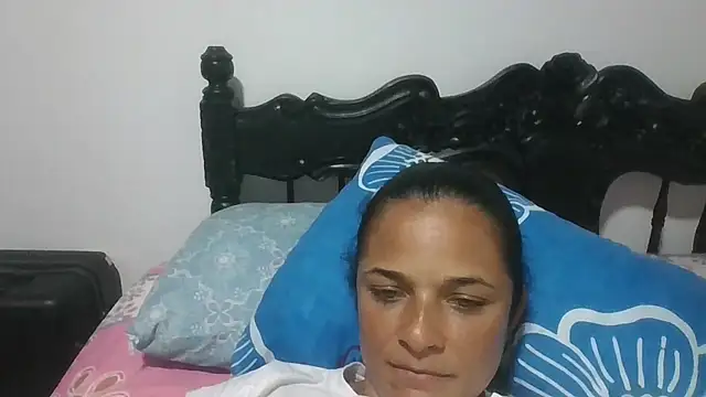 Snapshot of GiveLove1 chatting on November 2025 11:27:02 PM GiveLove1 online show from November 2025 11:27:02 PM