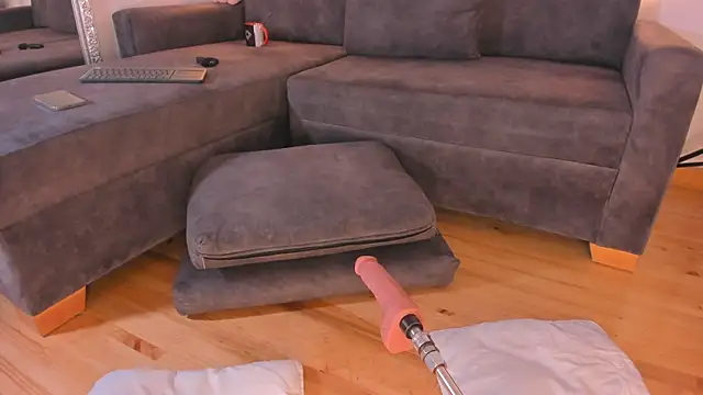 Isabella francoo online show from November 2025 12:27:01 PM