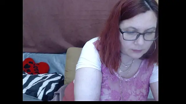 Snapshot of PlayfullMature chatting on April 2026 08:11:02 PM PlayfullMature online show from April 2026 08:11:02 PM