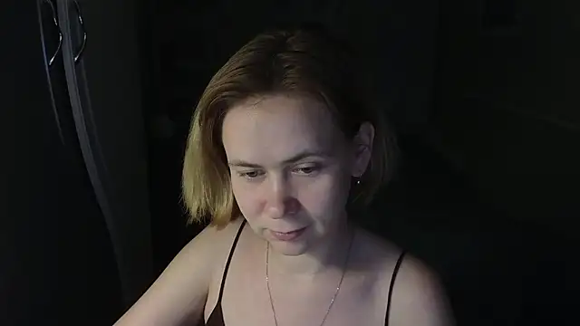 Snapshot of Riley_Roo chatting on May 2026 07:10:02 PM Riley Roo online show from May 2026 07:10:02 PM