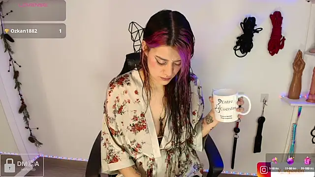 Violet-Queen online show from December 2024 10:39:02 AM