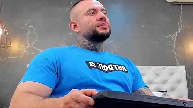 Snapshot of BruceDallas chatting on December 2024 08:07:01 PM BruceDallas online show from December 2024 08:07:01 PM