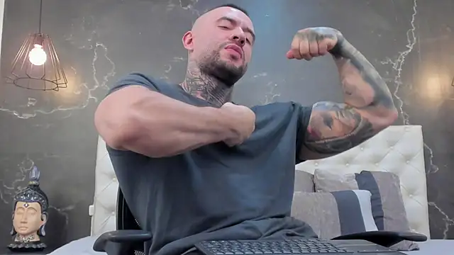 Snapshot of BruceDallas chatting on January 2025 02:15:01 AM BruceDallas online show from January 2025 02:15:01 AM