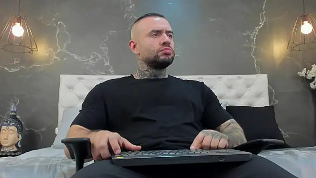 Snapshot of BruceDallas chatting on February 2025 05:01:01 AM BruceDallas online show from February 2025 05:01:01 AM