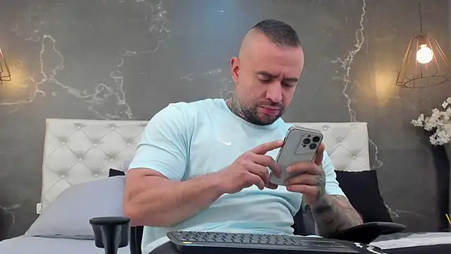 Snapshot of BruceDallas chatting on February 2025 01:20:01 AM BruceDallas online show from February 2025 01:20:01 AM