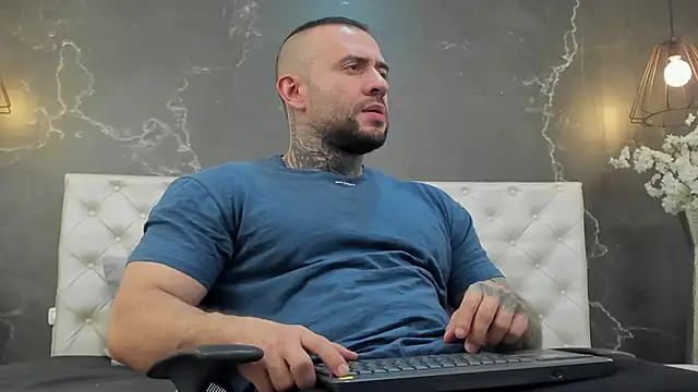 Snapshot of BruceDallas chatting on March 2025 02:35:02 AM BruceDallas online show from March 2025 02:35:02 AM