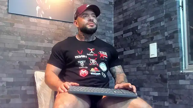 Snapshot of BruceDallas chatting on June 2026 01:50:02 AM BruceDallas online show from June 2026 01:50:02 AM