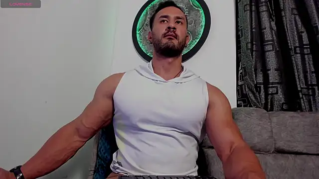 Snapshot of curt_xxx chatting on May 2026 01:14:01 AM curt xxx online show from May 2026 01:14:01 AM