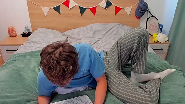 Snapshot of Fandi_777 chatting on May 2026 12:45:02 PM Fandi 777 online show from May 2026 12:45:02 PM
