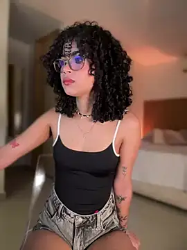 Lianh Benett online show from February 2025 04:37:01 AM