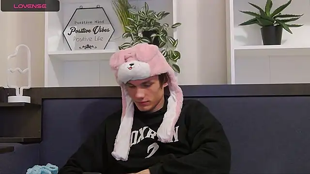 CalvinCay online show from December 2024 08:01:02 PM