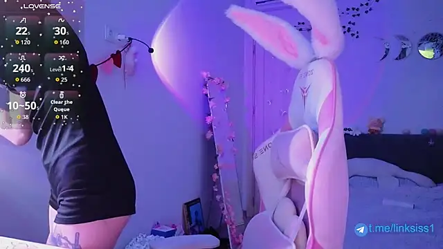 twicewetgirl online show from May 2026 02:00:01 PM