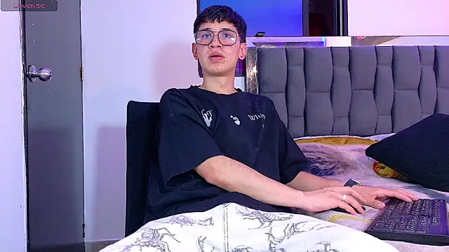 Snapshot of Mr_daren_ chatting on June 2026 07:28:02 PM Mr daren online show from June 2026 07:28:02 PM