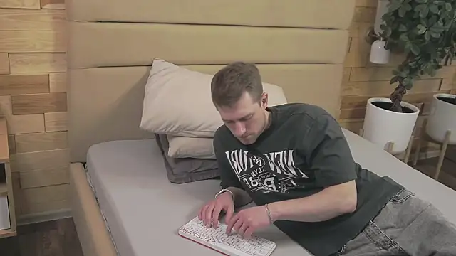 EthanPinkman online show from November 2025 04:22:01 AM