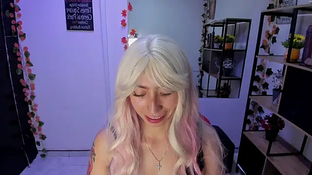 LilithCooperr  online show from November 2025 10:45:01 PM