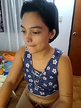 littlemelii online show from April 2026 07:04:02 PM