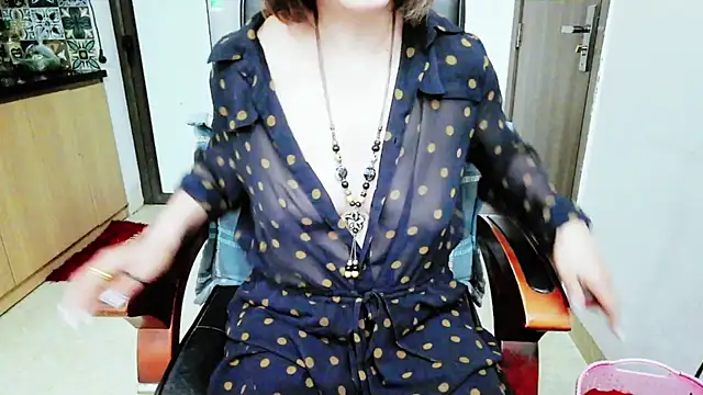 Miu-Le online show from November 2025 06:15:01 PM