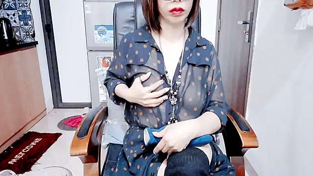 Miu-Le online show from January 2026 07:19:01 PM