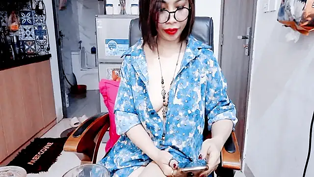 Miu-Le online show from March 2026 07:05:01 PM