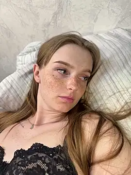 Snapshot of lovelly_molly chatting on May 2026 05:52:02 PM lovelly molly online show from May 2026 05:52:02 PM