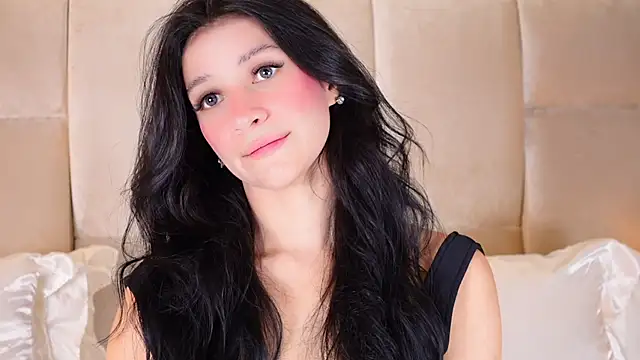 Snapshot of KiraKayleigh1 chatting on September 2025 12:32:02 AM KiraKayleigh1 online show from September 2025 12:32:02 AM