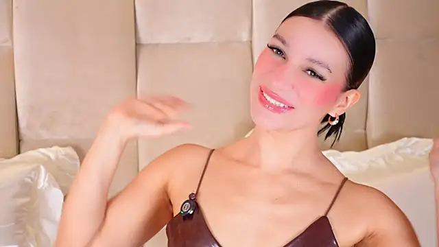 Snapshot of KiraKayleigh1 chatting on September 2025 11:50:01 PM KiraKayleigh1 online show from September 2025 11:50:01 PM