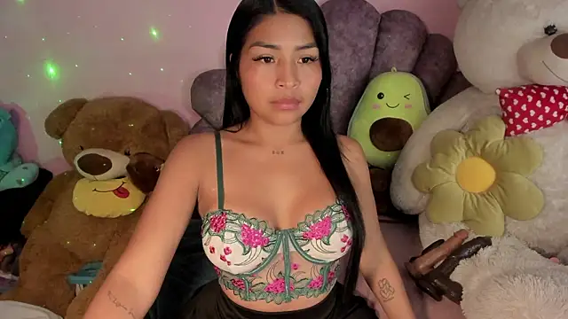 Snapshot of Pocahontascute_33 chatting on February 2026 12:47:02 AM Pocahontascute 33 online show from February 2026 12:47:02 AM