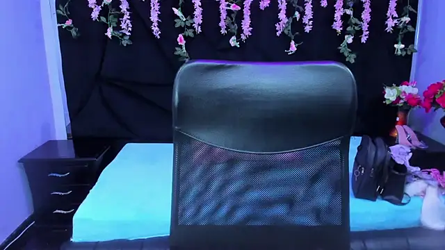 Cocoo Nuth online show from November 2025 03:20:01 AM