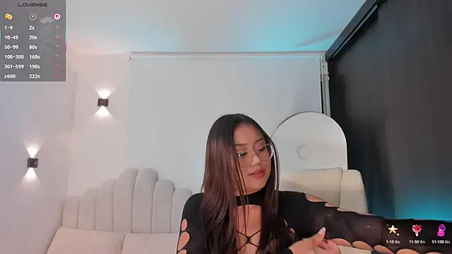 Snapshot of AmberLewis_ chatting on April 2026 12:06:01 AM AmberLewis online show from April 2026 12:06:01 AM