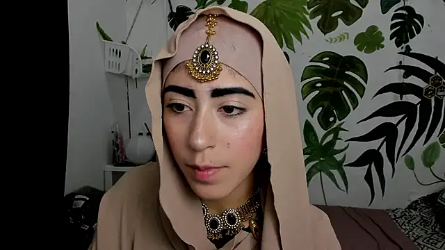 chaymae nah  online show from November 2025 04:05:01 AM