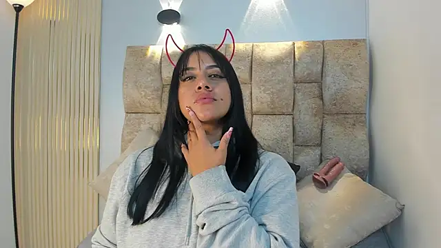 amatista  smith online show from October 2025 01:05:02 AM