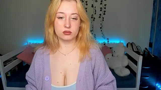 Emily Gin online show from October 2025 02:42:02 AM