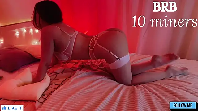 Snapshot of Emily_Gin chatting on May 2026 01:56:02 AM Emily Gin online show from May 2026 01:56:02 AM
