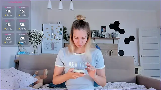 Girl alone home online show from October 2025 07:07:02 AM