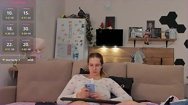 Snapshot of Girl_alone_home chatting on March 2026 02:04:02 AM Girl alone home online show from March 2026 02:04:02 AM