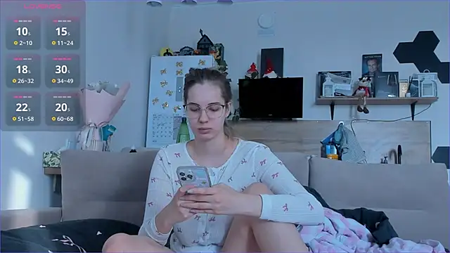Snapshot of Girl_alone_home chatting on March 2026 03:56:01 AM Girl alone home online show from March 2026 03:56:01 AM