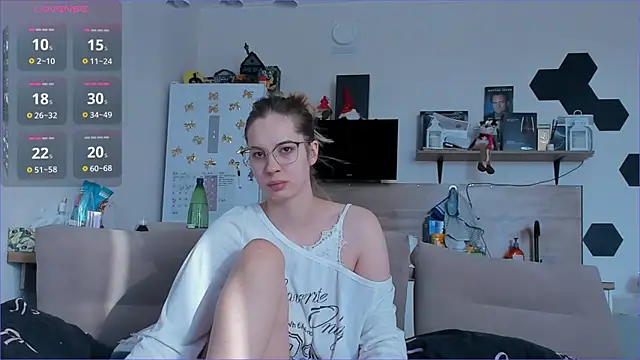 Snapshot of Girl_alone_home chatting on March 2026 03:39:01 AM Girl alone home online show from March 2026 03:39:01 AM