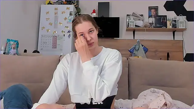 Snapshot of Girl_alone_home chatting on April 2026 02:09:01 PM Girl alone home online show from April 2026 02:09:01 PM