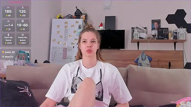 Snapshot of Girl_alone_home chatting on May 2026 04:12:01 PM Girl alone home online show from May 2026 04:12:01 PM
