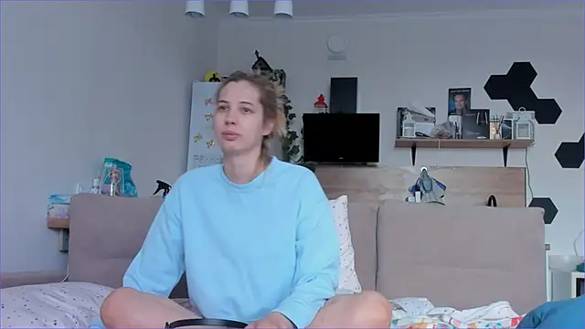Snapshot of Girl_alone_home chatting on May 2026 03:35:02 AM Girl alone home online show from May 2026 03:35:02 AM
