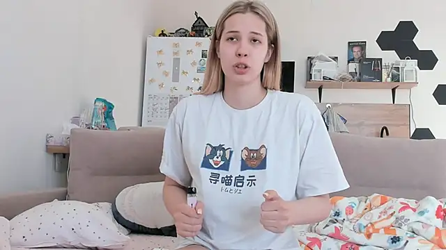 Snapshot of Girl_alone_home chatting on May 2026 02:20:02 AM Girl alone home online show from May 2026 02:20:02 AM